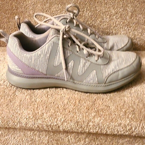 Vionic Women's Gray Sneakers Size 8 - Picture 1 of 9